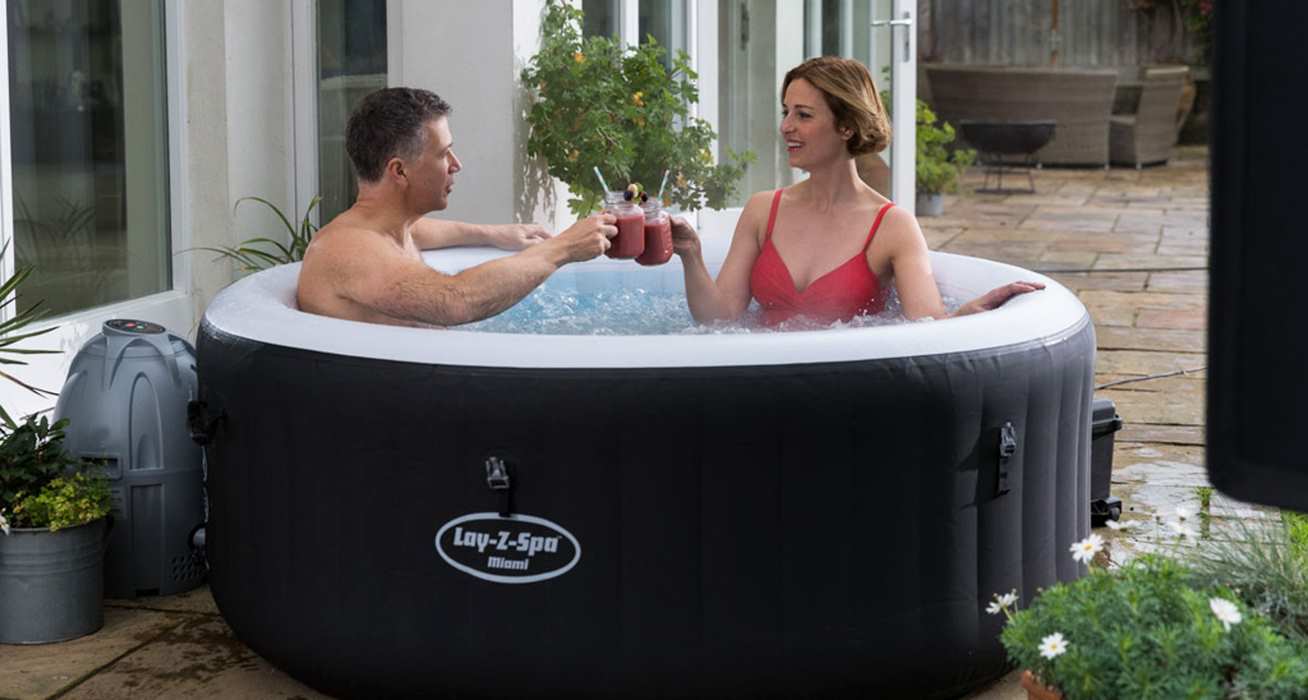 Comment installer votre jacuzzi gonflable pour un rendez-vous romantique