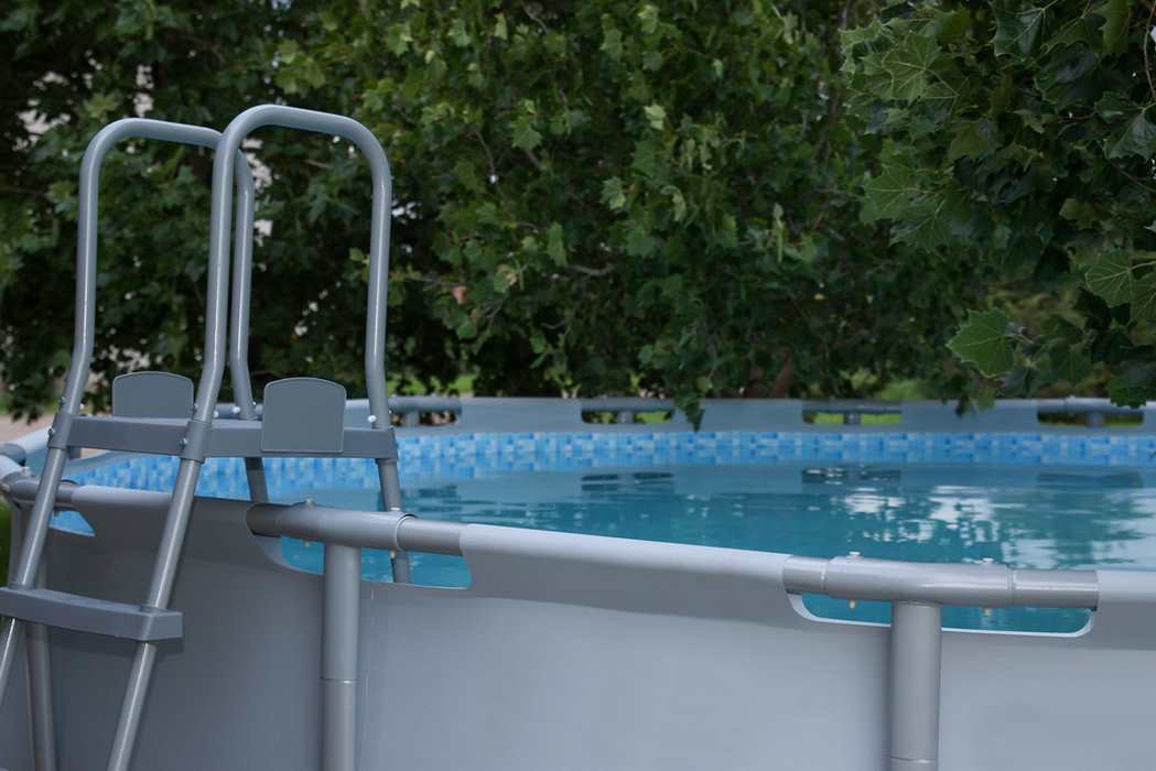 8 étapes pour préparer votre piscine hors sol au printemps après l'hiver