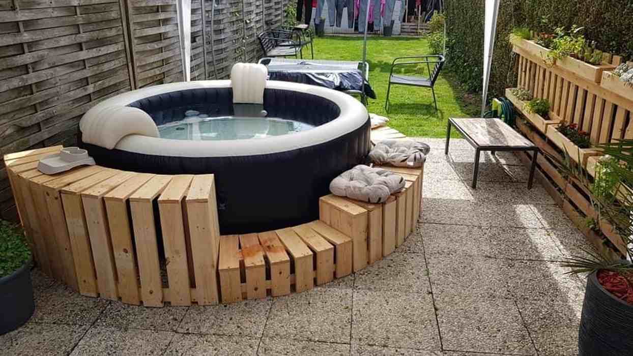 Détendez-vous avec style : Tout ce que vous devez savoir sur les terrasses de votre spa gonflable