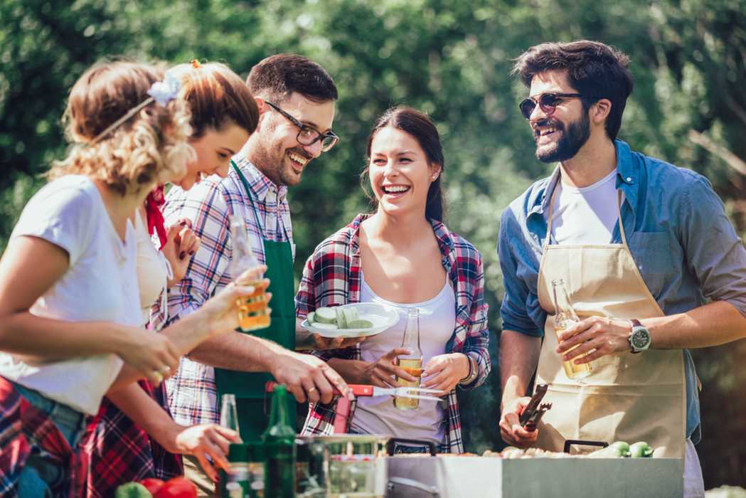 Griller et nager : La combinaison parfaite pour s'amuser en été